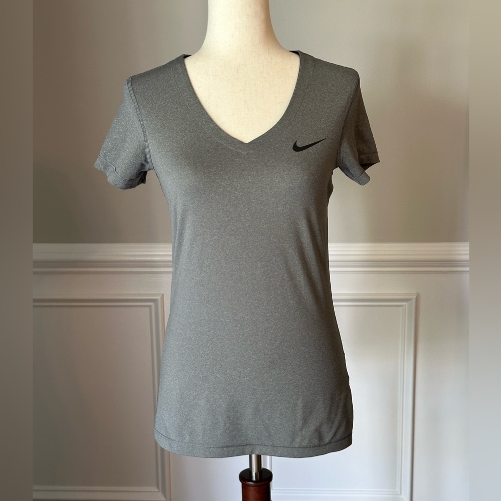 Nike Pro Dri-Fit Short Sleeve V-Neck T-Shirt size Medium